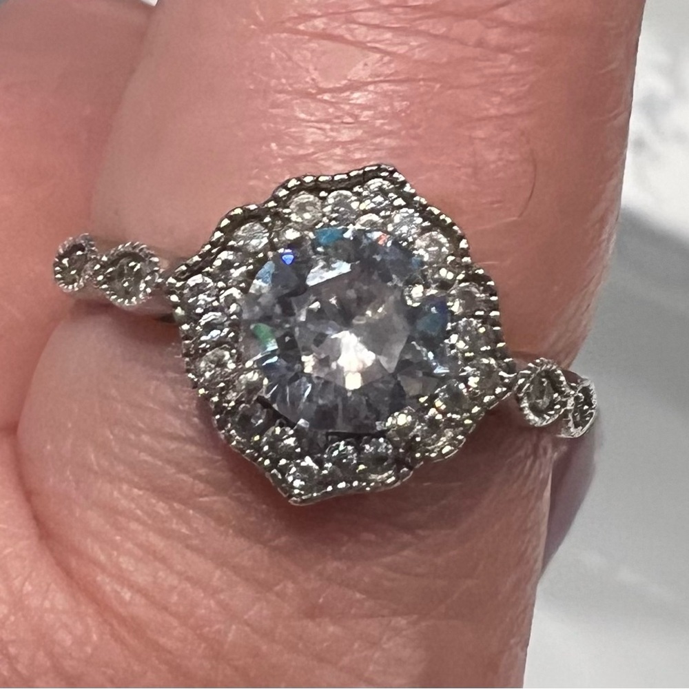 Source Unknown Silver Floral Ring